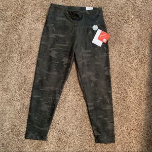 Marika Camo High Waist Capri